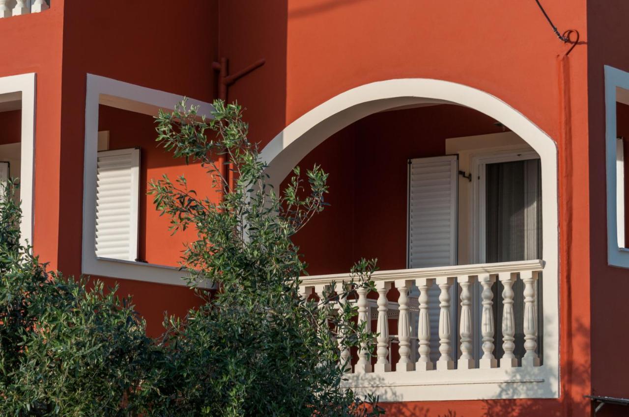 Avyssos Residents Aparthotel Kalamaki  Exterior photo