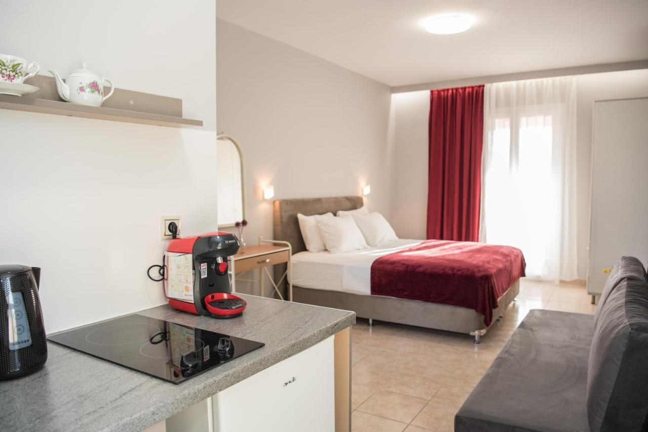 Avyssos Residents Aparthotel Kalamaki  Exterior photo