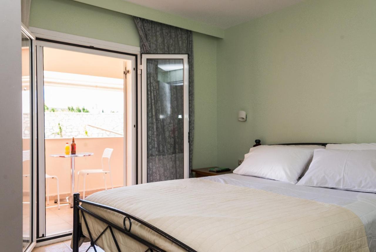 Avyssos Residents Aparthotel Kalamaki  Exterior photo