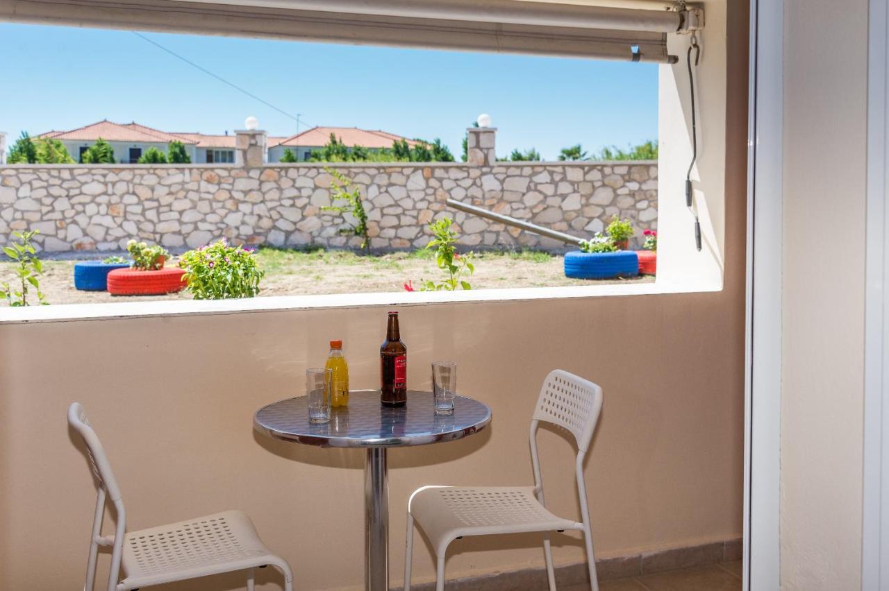 Avyssos Residents Aparthotel Kalamaki  Exterior photo